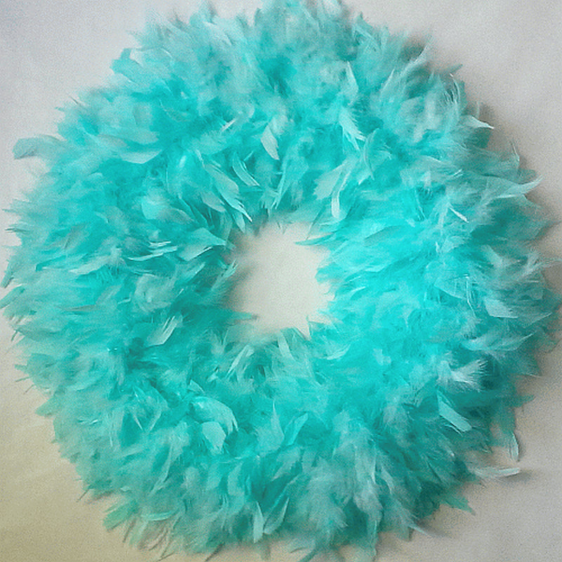 GORGEOUS FEATHER WREATHS for Chistmas! Nice Beautiful Gift Wreaths...Love These!